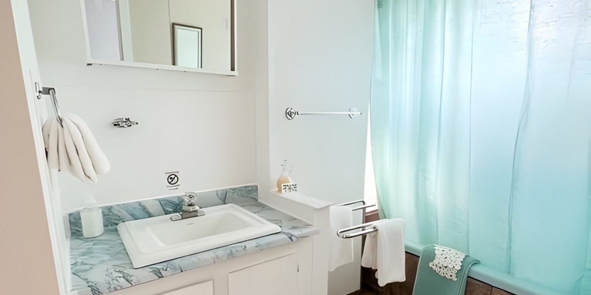 Interior image of the 4-peice bath with rain shower in Lakeview Suites 4 and 5 at Inverness Falls Resort.