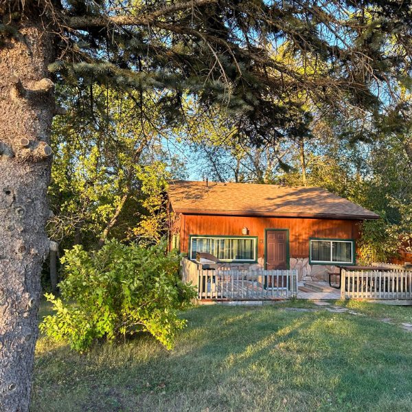 Exterior image of Lakeview Cabin 6 at Inverness Falls Resort, perfect for a romantic, pet-friendly getaway in Whiteshell Provincial Park.
